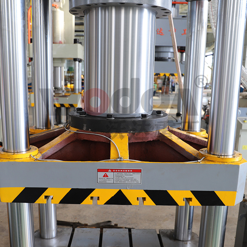 315吨四柱液压机 315吨四柱液压机