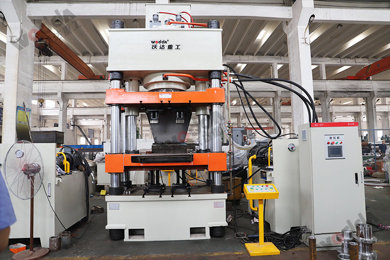 牛羊舔砖液压机都有什么优势?山东四柱液压机厂家分享 牛羊舔砖液压机都有什么优势?山东四柱液压机厂家分享