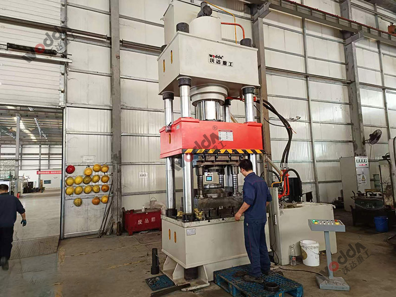 500吨汽车轴承锻造液压机客户现场 500吨汽车轴承锻造液压机客户现场