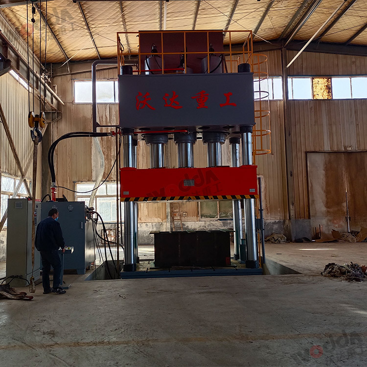 1500吨四柱液压机 1500吨四柱液压机