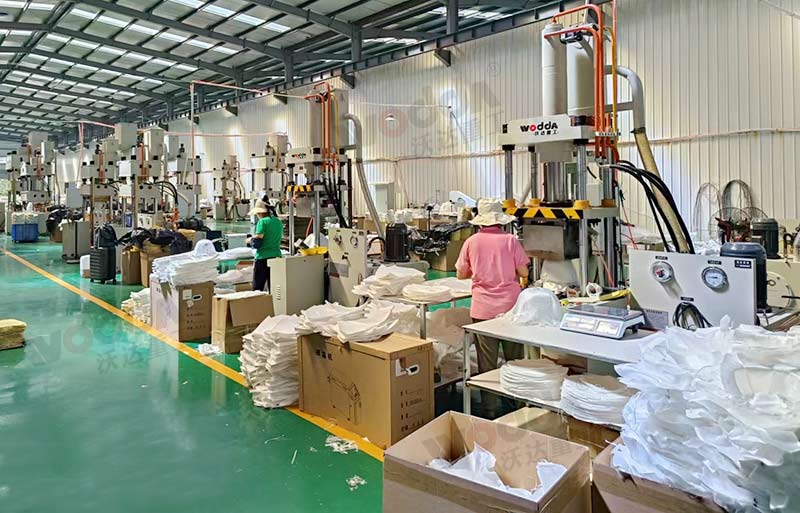 防弹头盔成型液压机客户现场 防弹头盔成型液压机客户现场