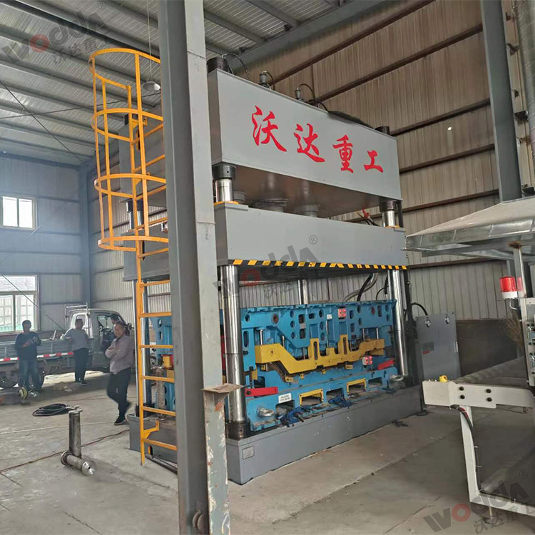 315吨汽车内饰件液压机(图3).jpg 315吨汽车内饰件液压机(图3).jpg