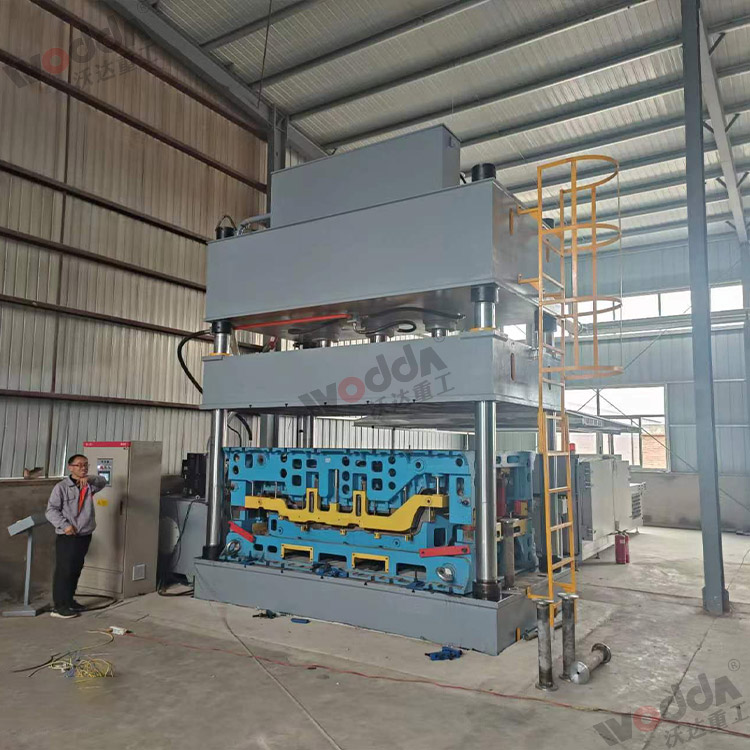 315吨汽车内饰件液压机(图2) 315吨汽车内饰件液压机(图2)