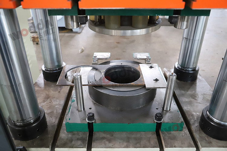 锚杆托盘模具.jpg 锚杆托盘模具.jpg