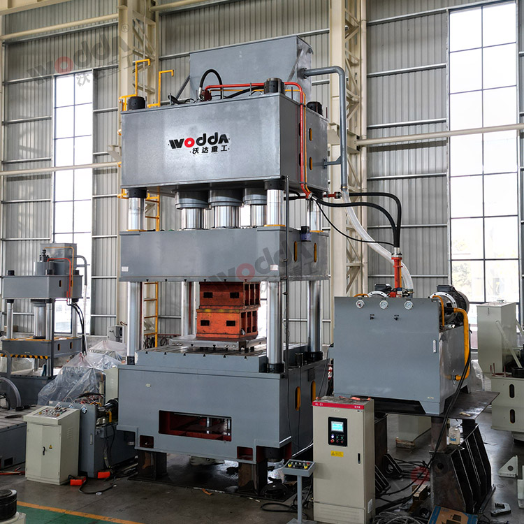 1500吨四柱拉伸液压机车间实物 1500吨四柱拉伸液压机车间实物