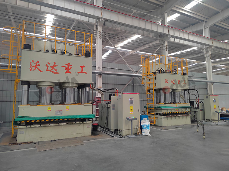 1250吨压滤机滤板成型液压机(图1) 1250吨压滤机滤板成型液压机(图1)