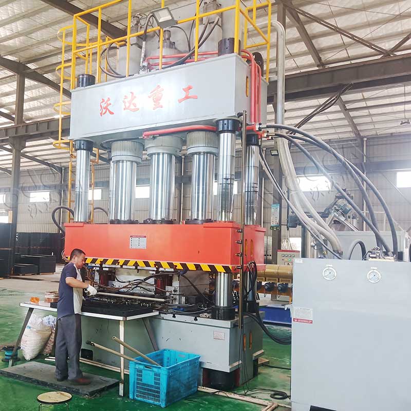 1200吨四柱液压机 1200吨四柱液压机