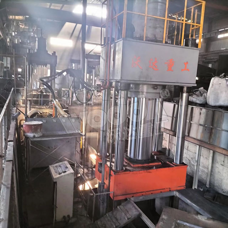 石墨坩埚液压机客户现场 石墨坩埚液压机客户现场