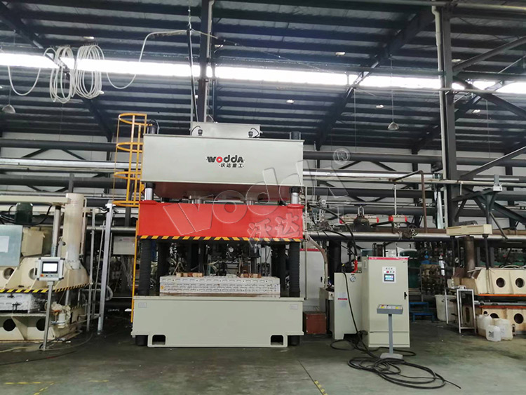 伺服315吨大台面四柱液压机 伺服315吨大台面四柱液压机