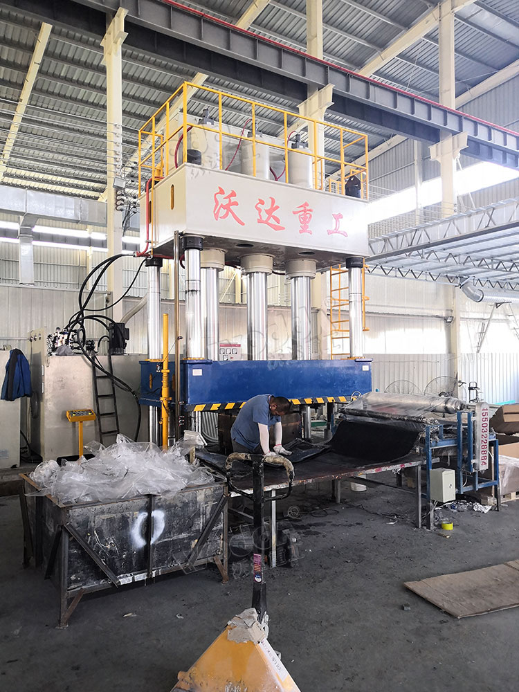 1000吨复合材料热压成型液压机 1000吨复合材料热压成型液压机