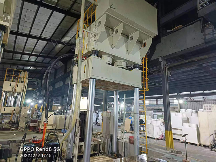 1500吨复合材料成型液压机.jpg 1500吨复合材料成型液压机.jpg