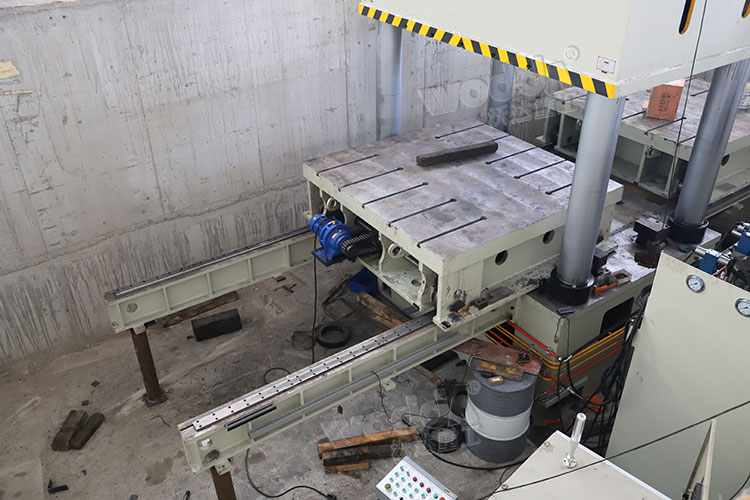 1500吨液压机细节图 1500吨液压机细节图