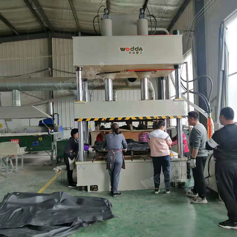 200吨汽车脚垫热压成型液压机 200吨汽车脚垫热压成型液压机