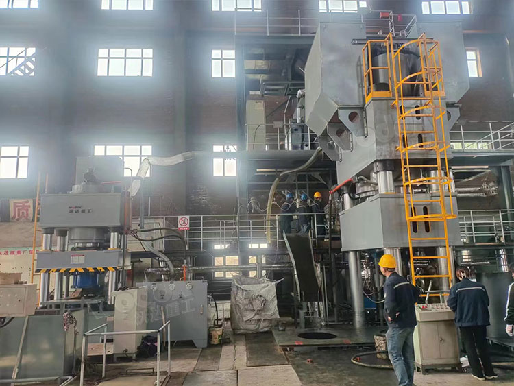 石墨坩埚液压机客户车间现场 石墨坩埚液压机客户车间现场