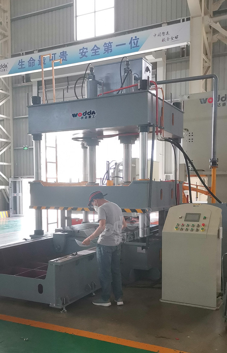 160轮胎模具试验机车间实拍图 160轮胎模具试验机车间实拍图