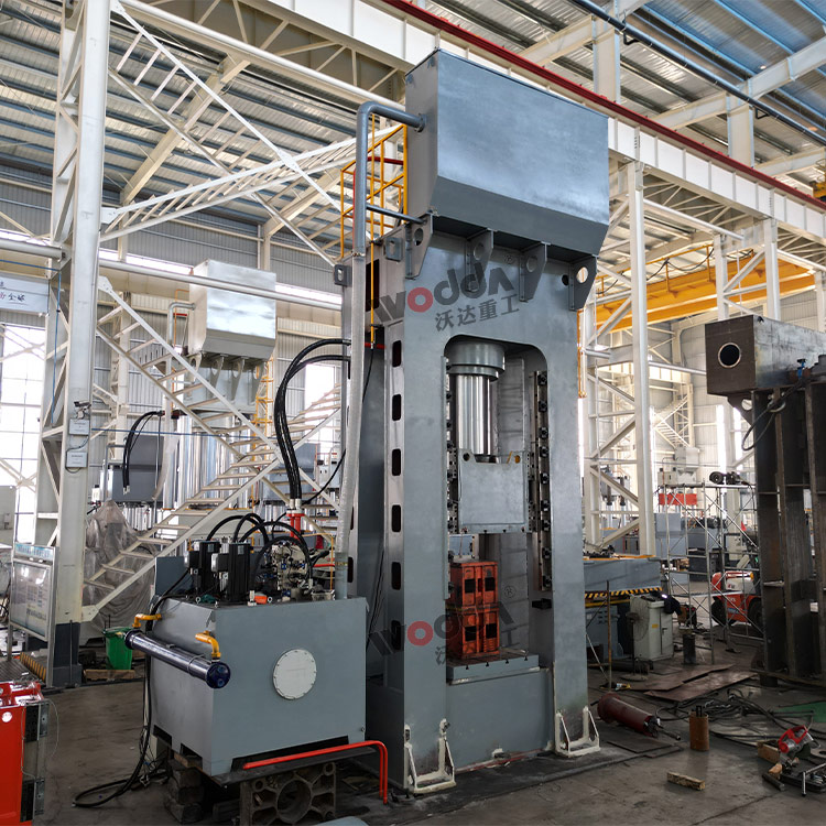 1250吨液压机侧面 1250吨液压机侧面