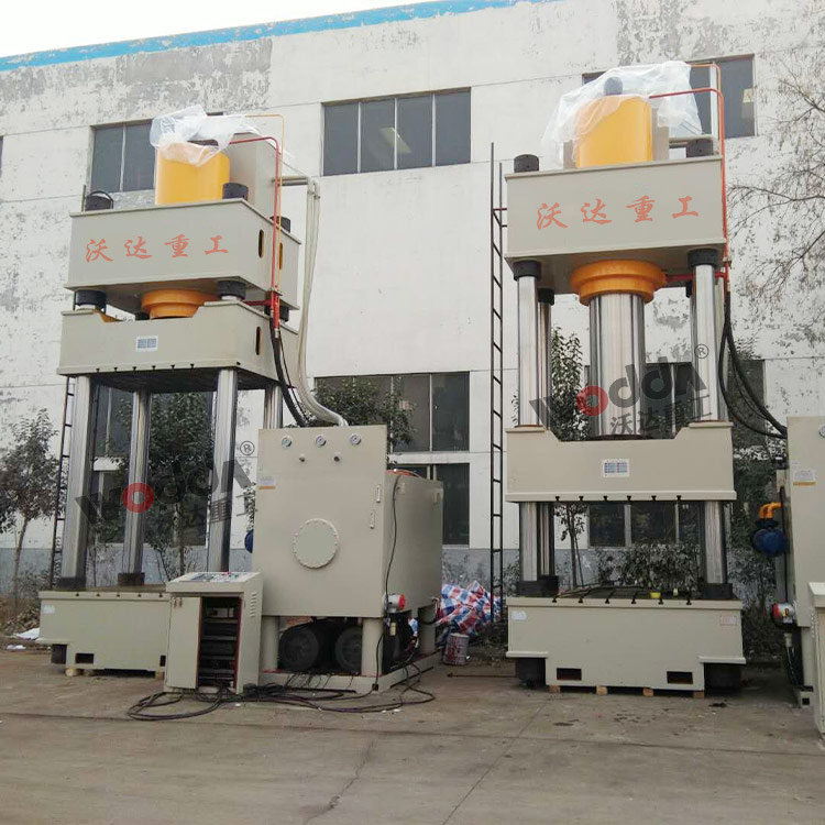 客户订购两台1000吨三梁四柱液压机 客户订购两台1000吨三梁四柱液压机