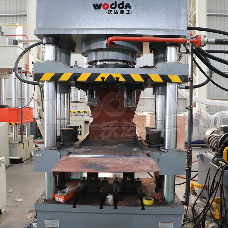 石墨粉末压块机(一模两出) 石墨粉末压块机(一模两出)