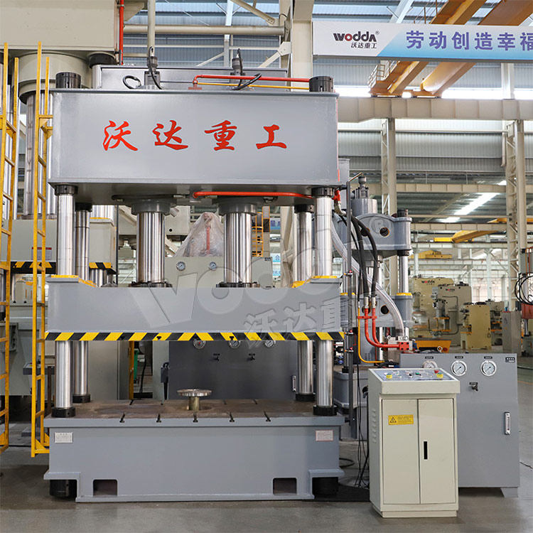 315吨复合电缆沟盖板成型液压机车间实拍 315吨复合电缆沟盖板成型液压机车间实拍