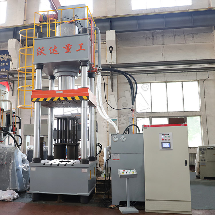 630吨四柱液压机 630吨四柱液压机