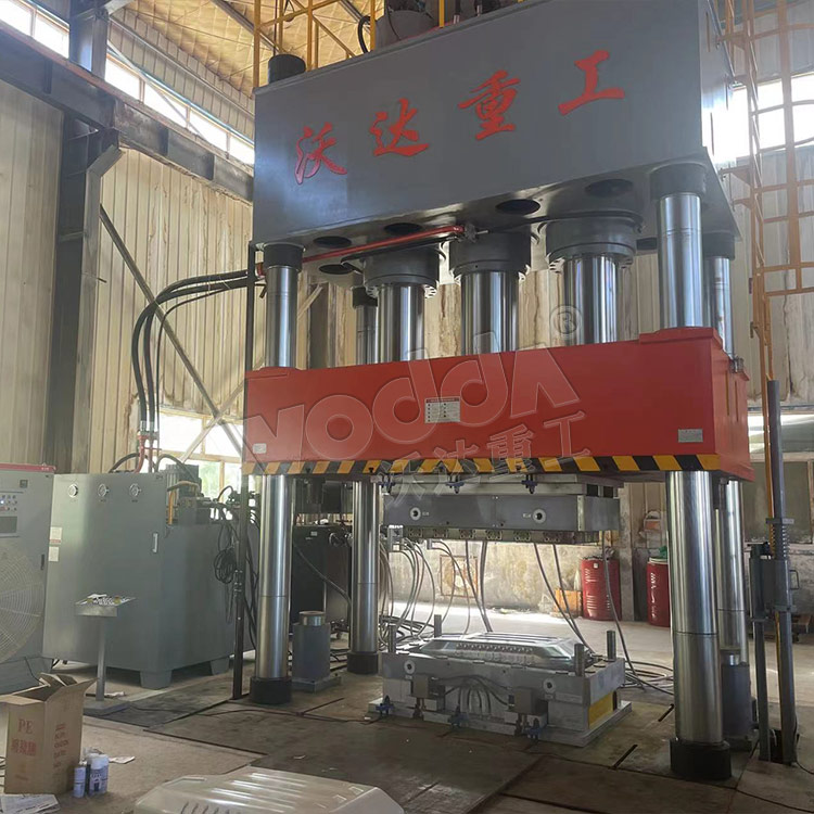 1500吨四柱液压机模压SMC汽车覆盖件 1500吨四柱液压机模压SMC汽车覆盖件