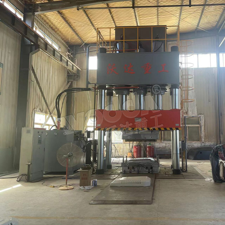 1500吨SMC汽车覆盖件成型液压机客户现场 1500吨SMC汽车覆盖件成型液压机客户现场