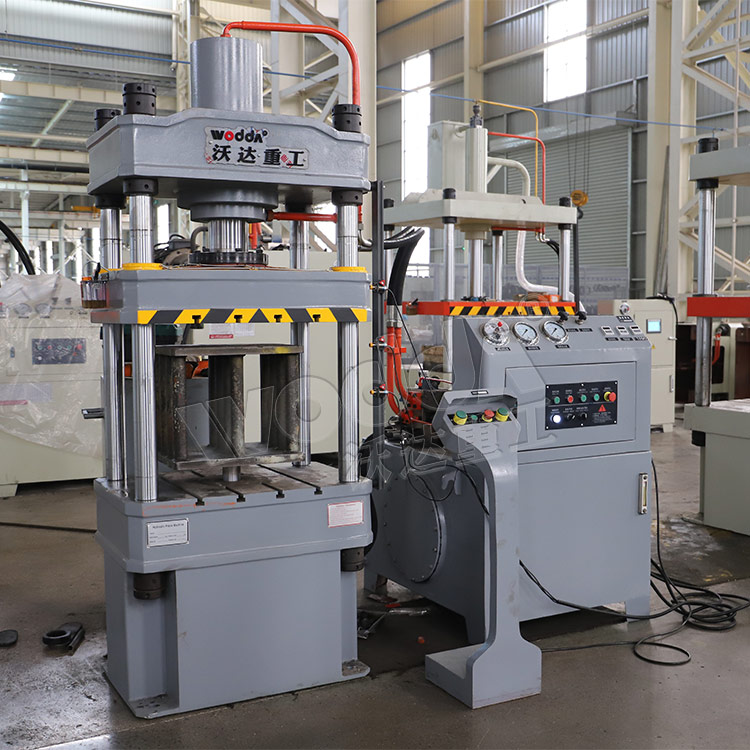 100吨四柱液压机车间加工现场 100吨四柱液压机车间加工现场