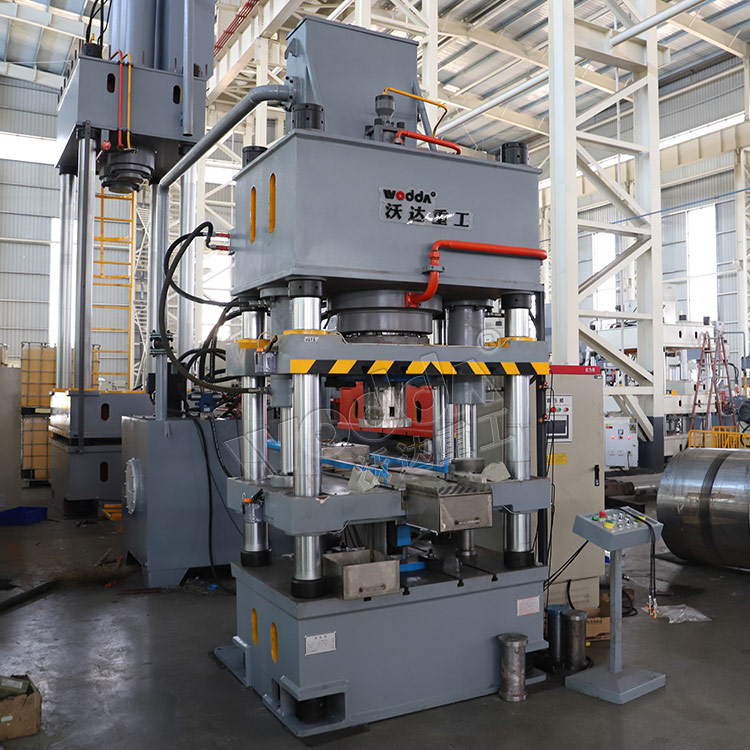 315吨四梁四柱液压机车间图 315吨四梁四柱液压机车间图