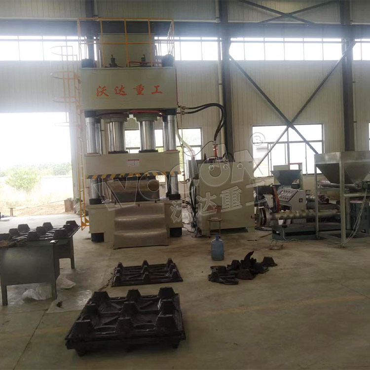 800吨塑料托盘液压机客户现场 800吨塑料托盘液压机客户现场