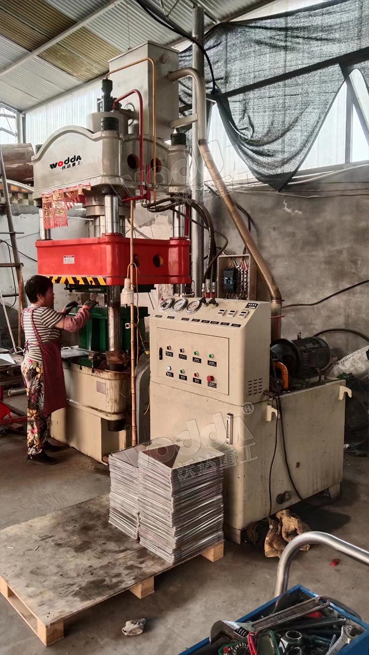 200不锈钢拉伸液压机客户现场 200不锈钢拉伸液压机客户现场