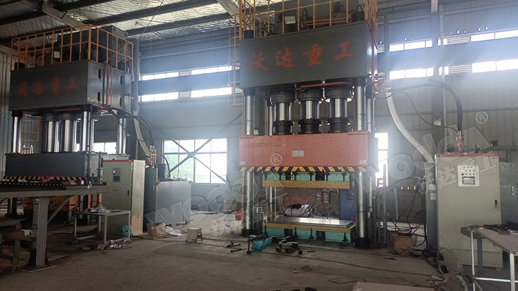 1500吨SMC汽车导流罩成型液压机试机 1500吨SMC汽车导流罩成型液压机试机