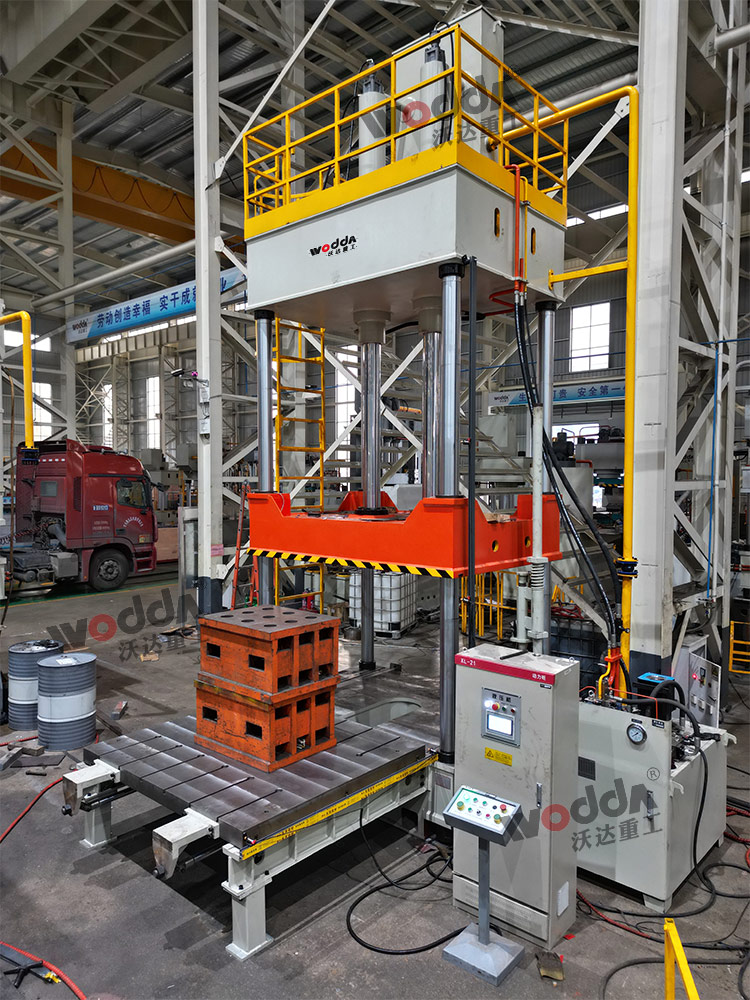 200吨四柱液压机车间试机 200吨四柱液压机车间试机