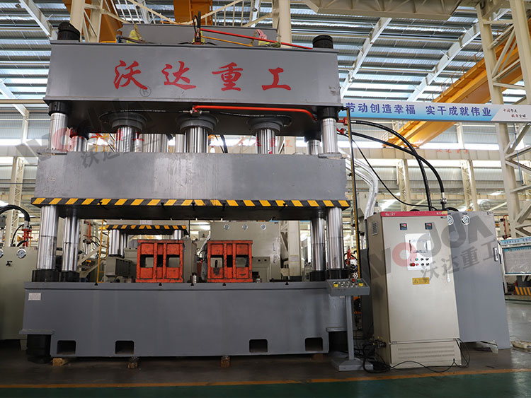 630吨复合漏粪板成型液压机 630吨复合漏粪板成型液压机