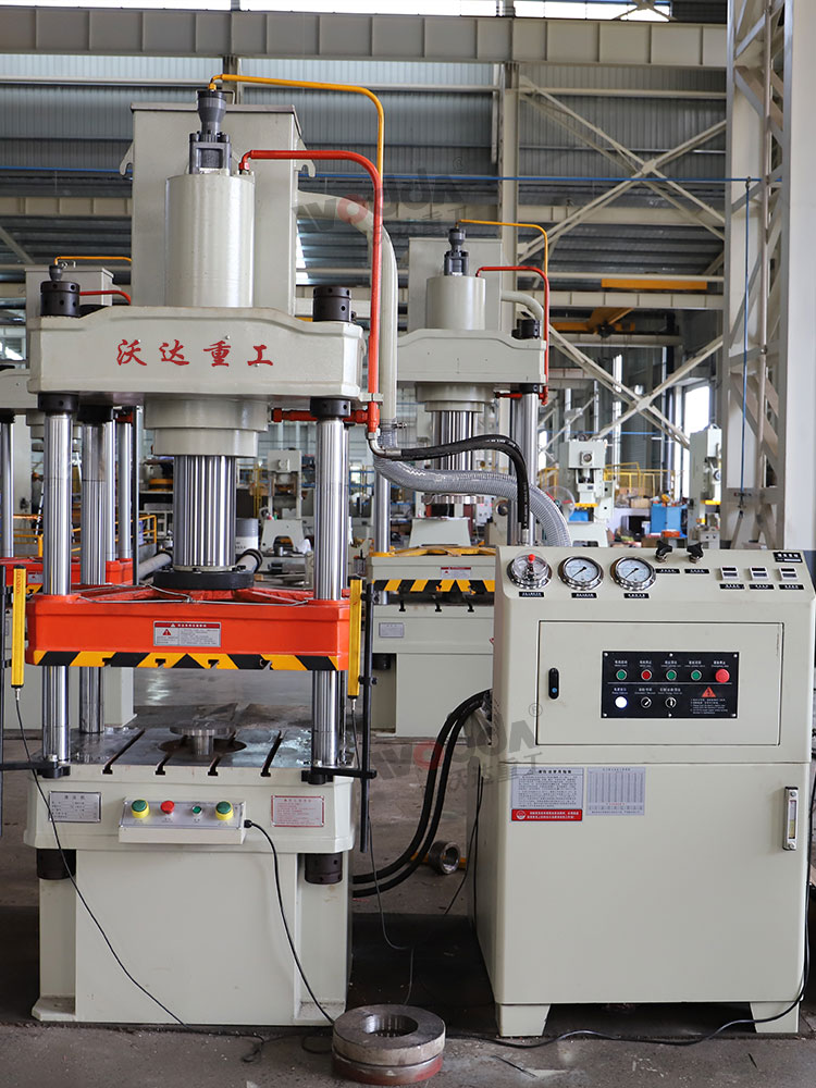 100吨四柱三梁液压机 100吨四柱三梁液压机