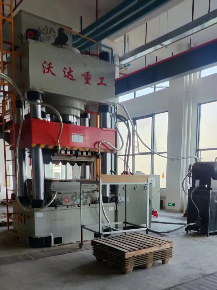 木屑托盘成型液压机现场 木屑托盘成型液压机现场