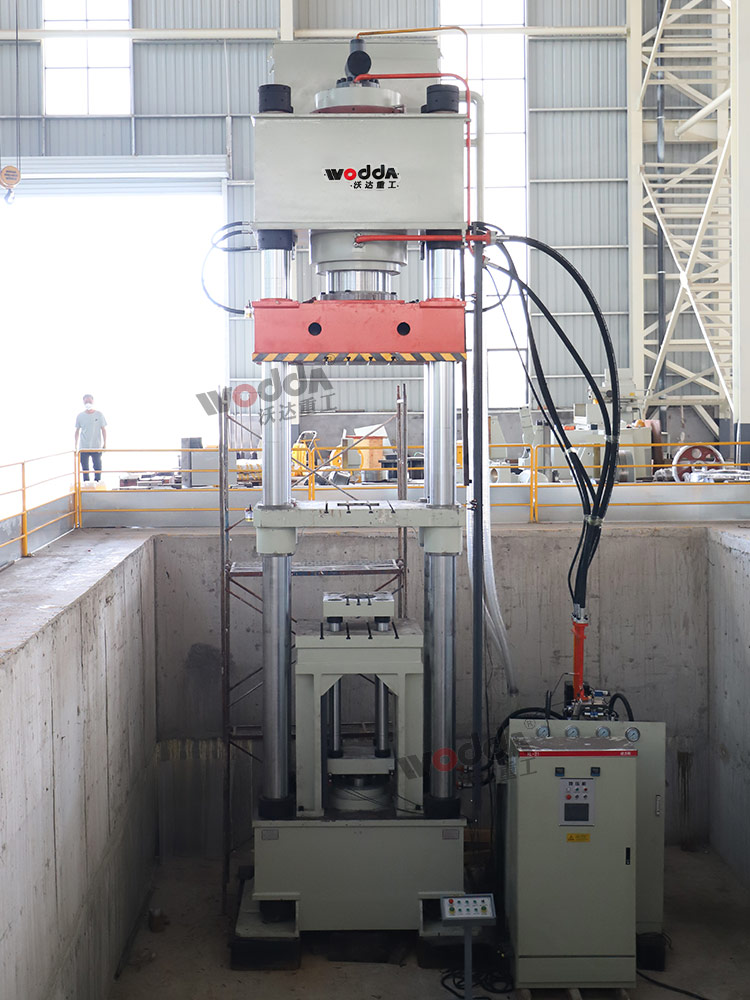 石墨匣钵成型液压机.jpg 石墨匣钵成型液压机.jpg