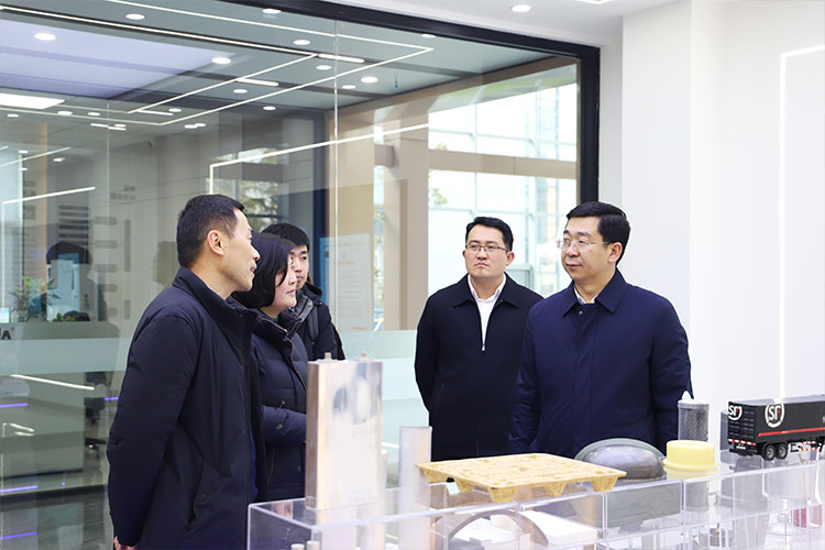 徐州市委常委、经开区党工委书记张克一行莅临山东冰球突破重工调研考察 徐州市委常委、经开区党工委书记张克一行莅临山东冰球突破重工调研考察