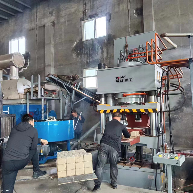 630吨全自动盐砖机 630吨全自动盐砖机