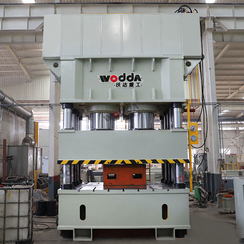 2500吨聚丙烯压滤板成型液压机车间展示 2500吨聚丙烯压滤板成型液压机车间展示