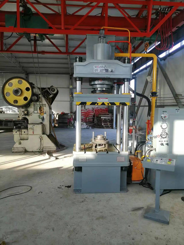 200吨四柱液压机 200吨四柱液压机