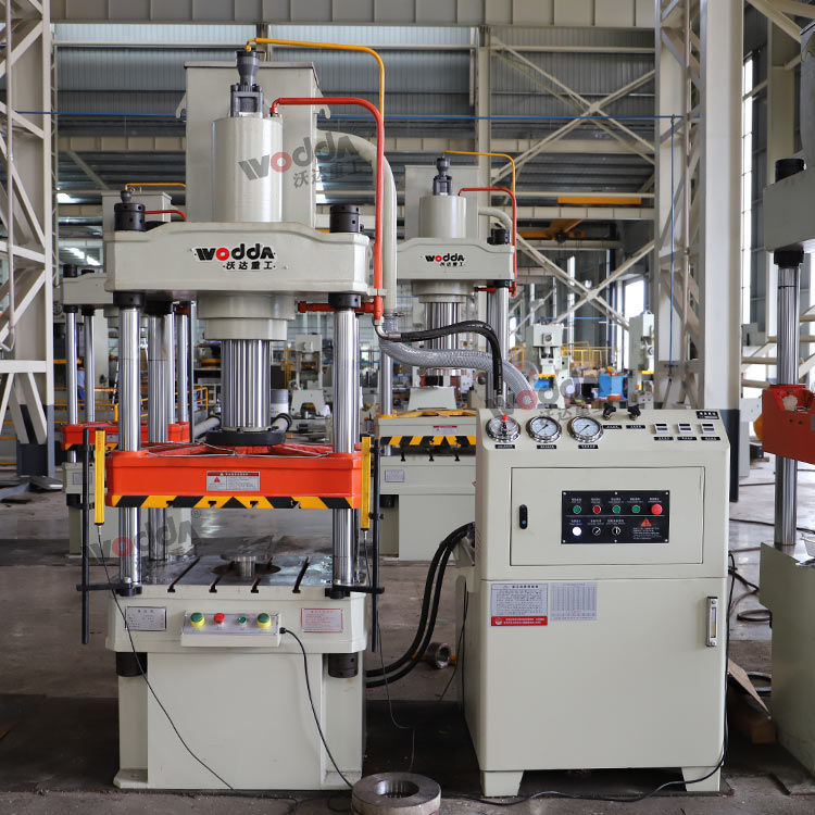 100吨三梁四柱液压机 100吨三梁四柱液压机