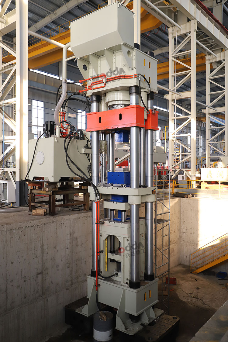 莫来石匣钵液压机车间试机 莫来石匣钵液压机车间试机