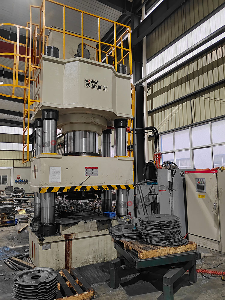 1000吨三梁四柱液压机客户车间现场 1000吨三梁四柱液压机客户车间现场