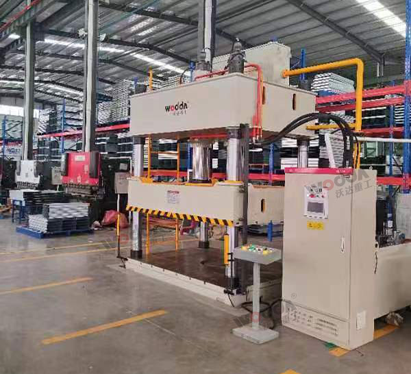 315吨伺服四柱液压机 315吨伺服四柱液压机