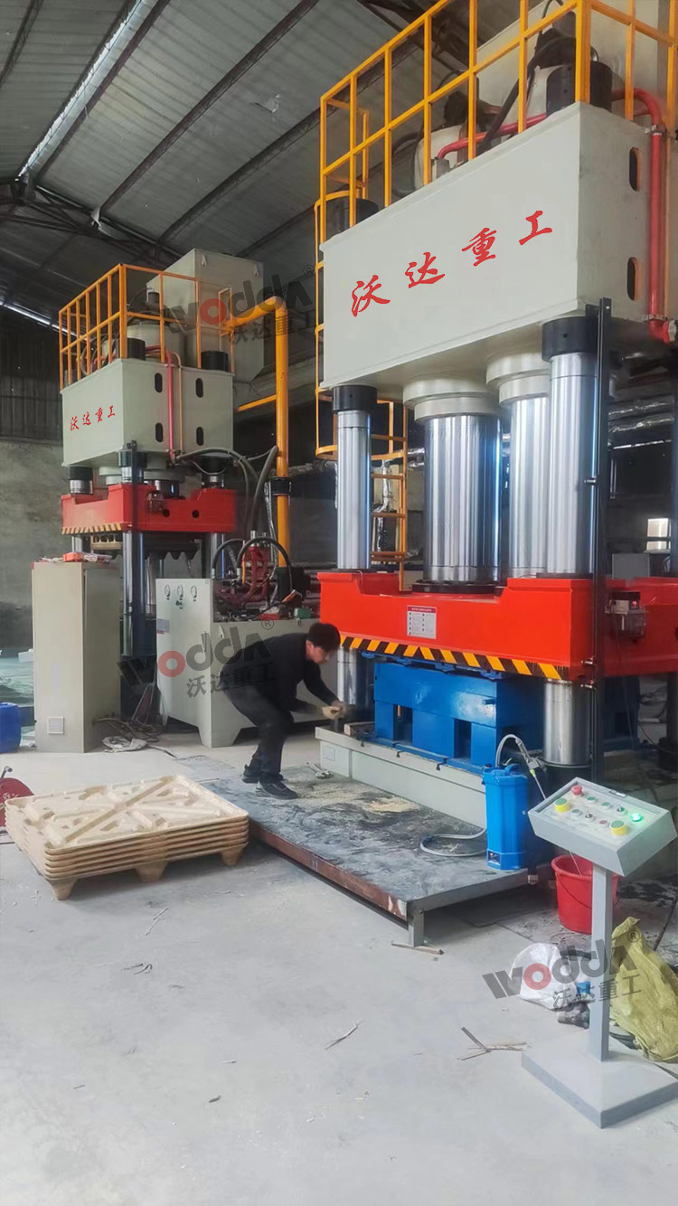 1250吨四柱液压机客户现场 1250吨四柱液压机客户现场