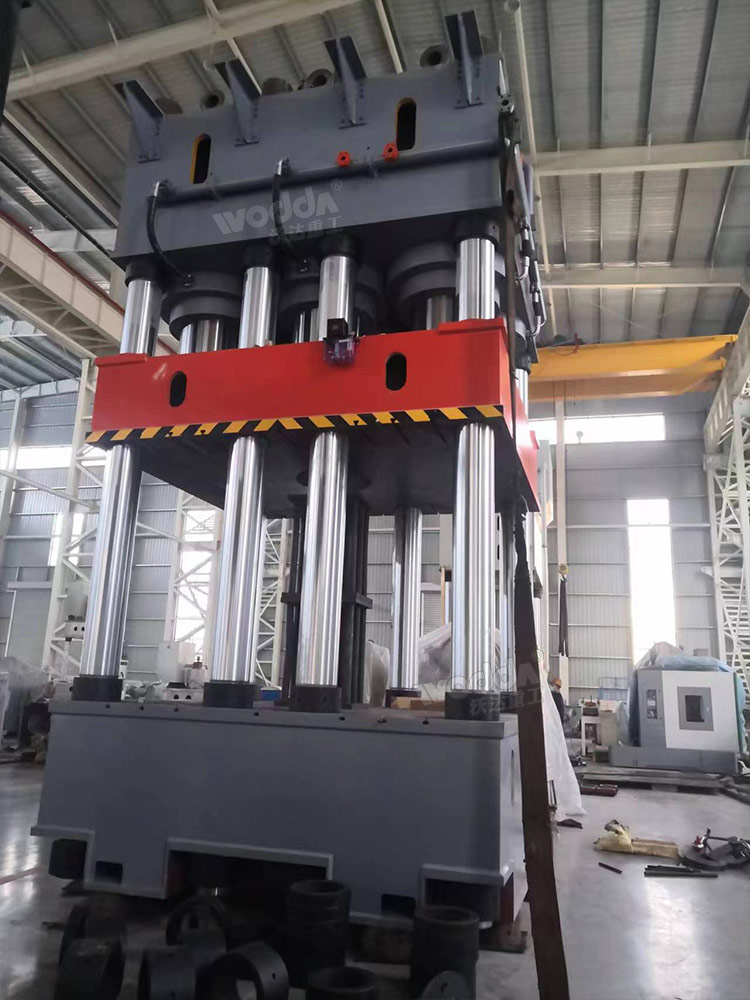 4500吨钢木门压花机车间安装 4500吨钢木门压花机车间安装