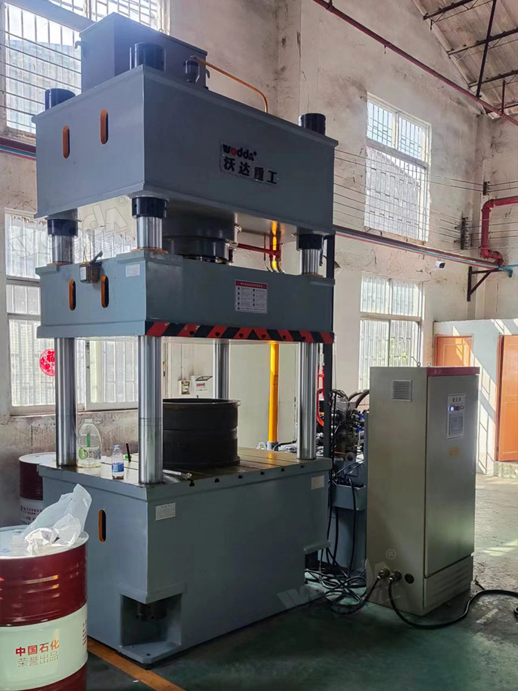 315吨伺服液压机客户现场 315吨伺服液压机客户现场