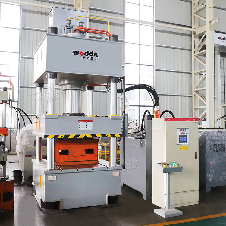 315吨四柱液压机(焊接件)车间实物 315吨四柱液压机(焊接件)车间实物