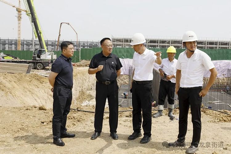 滕州市领导马金安、崔波现场调研冰球突破重工智能精密伺服液压冲床项目 滕州市领导马金安、崔波现场调研冰球突破重工智能精密伺服液压冲床项目