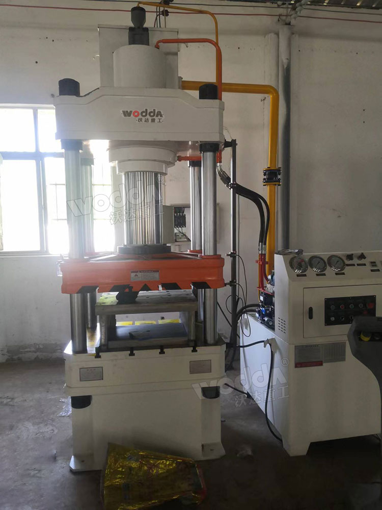 200吨四柱液压机客户现场 200吨四柱液压机客户现场